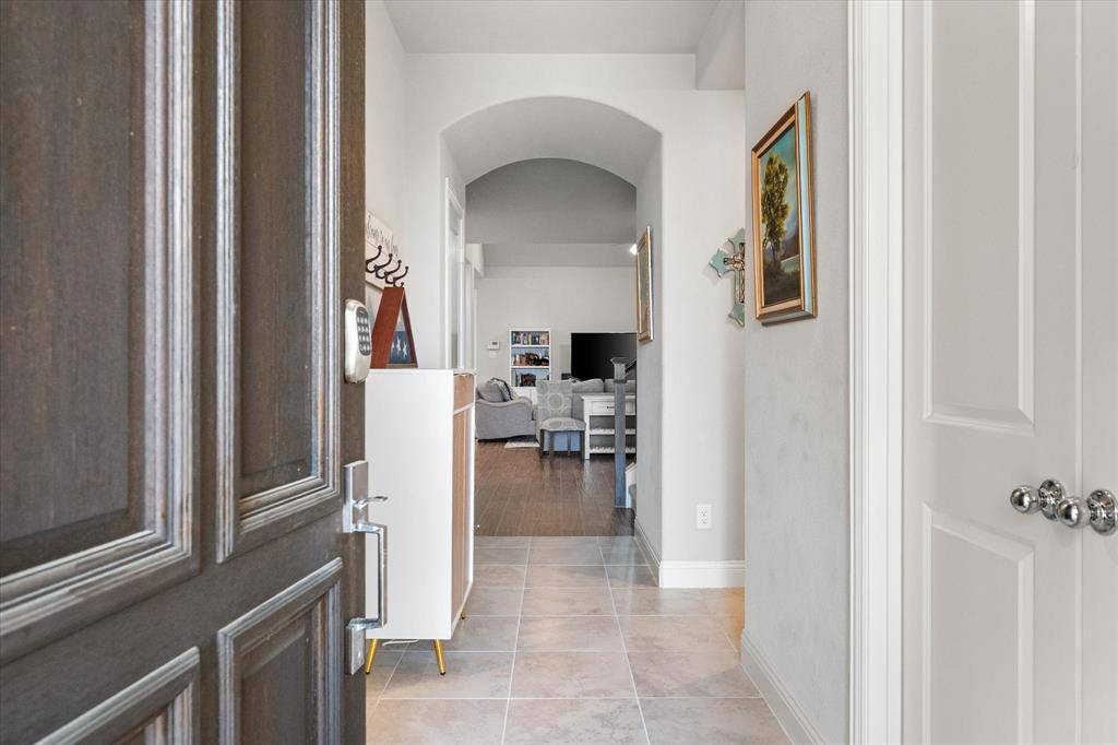 1519 Birds Fort Trail, Arlington, TX 76005