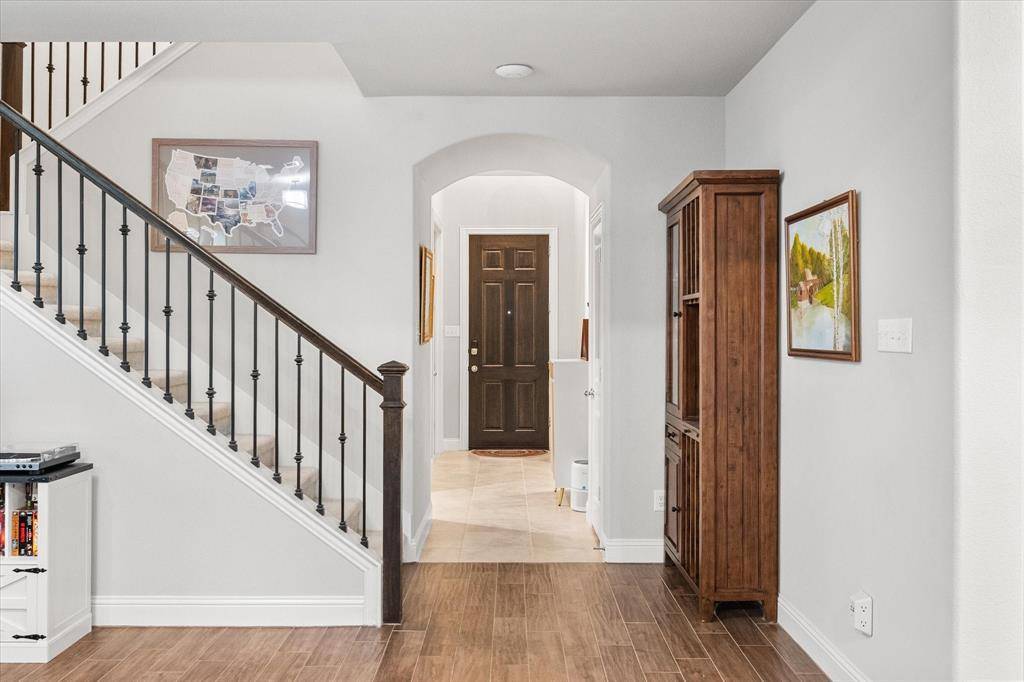 1519 Birds Fort Trail, Arlington, TX 76005