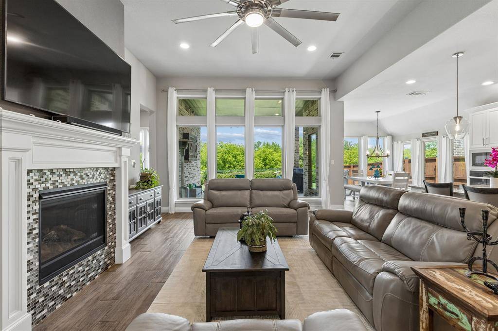 1301 Appaloosa Drive, Aubrey, TX 76227