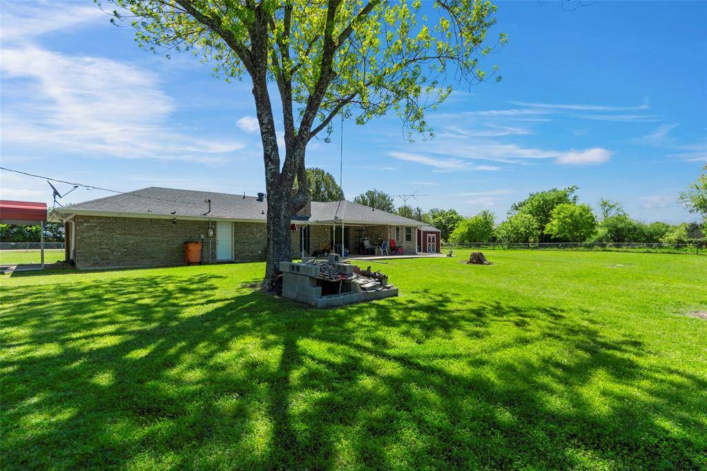 4076 County Road 1088, Celeste, TX 75423