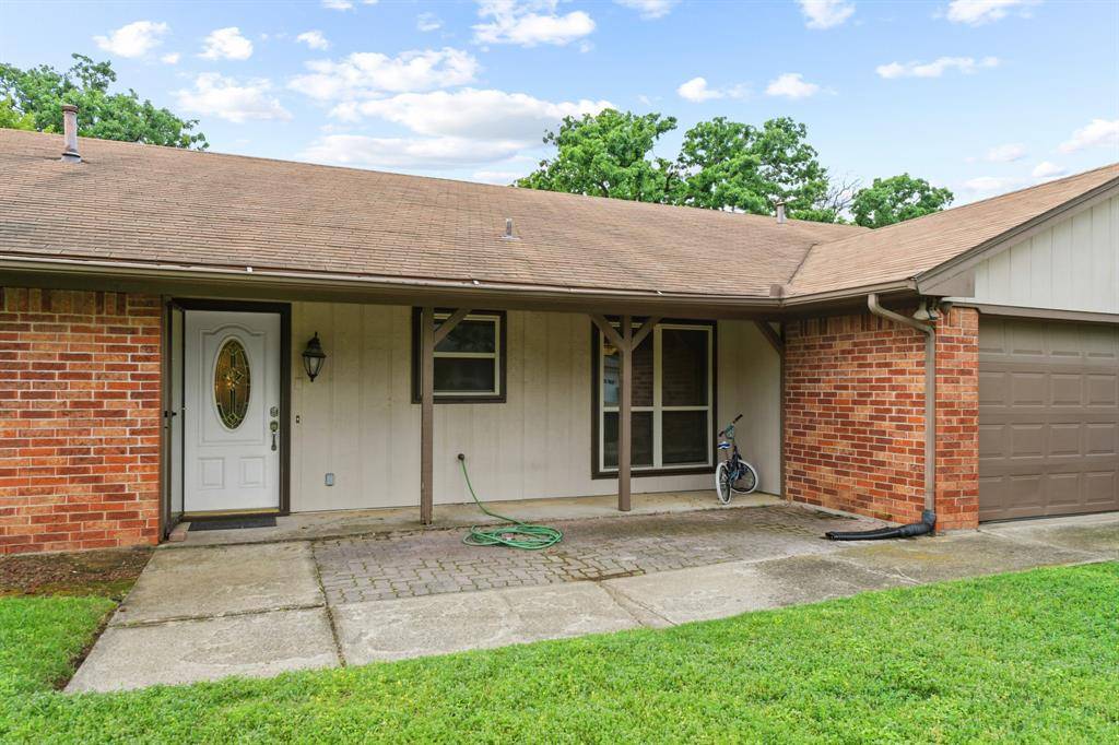 2919 Panhandle Drive, Grapevine, TX 76051