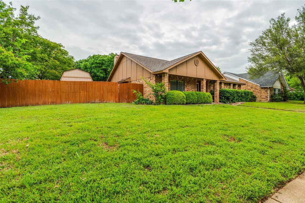 402 Chestnut Drive, Grand Prairie, TX 75052