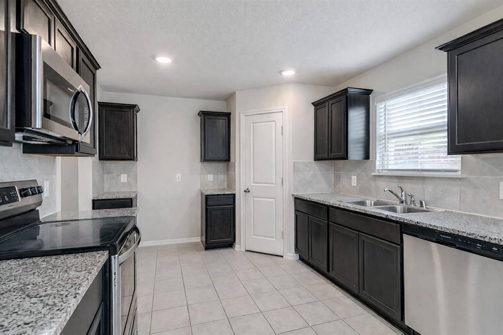 914 Decker Drive, Fate, TX 75189