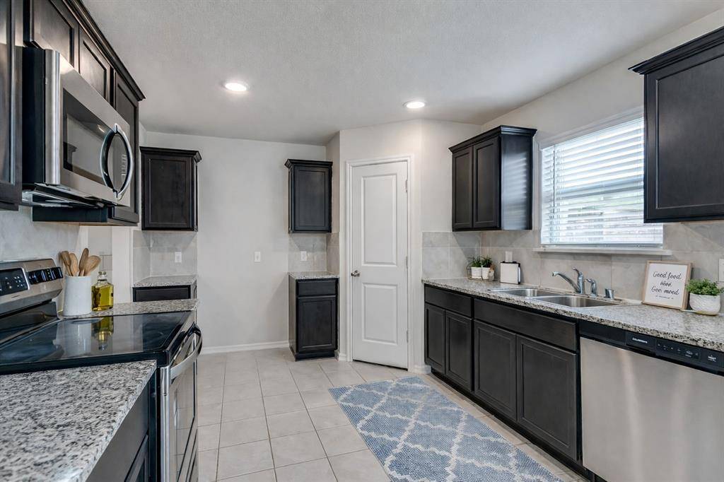 914 Decker Drive, Fate, TX 75189