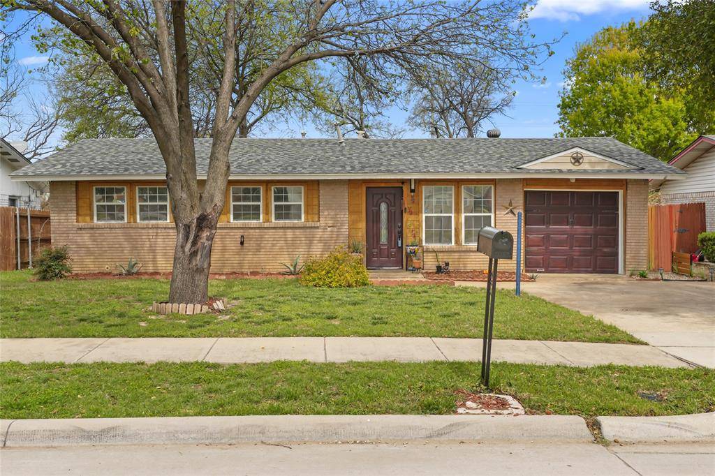1605 E Lovers Lane, Arlington, TX 76010