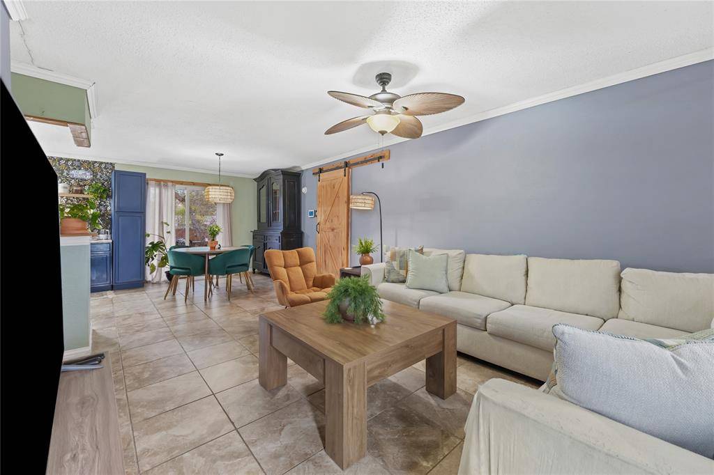 1605 E Lovers Lane, Arlington, TX 76010