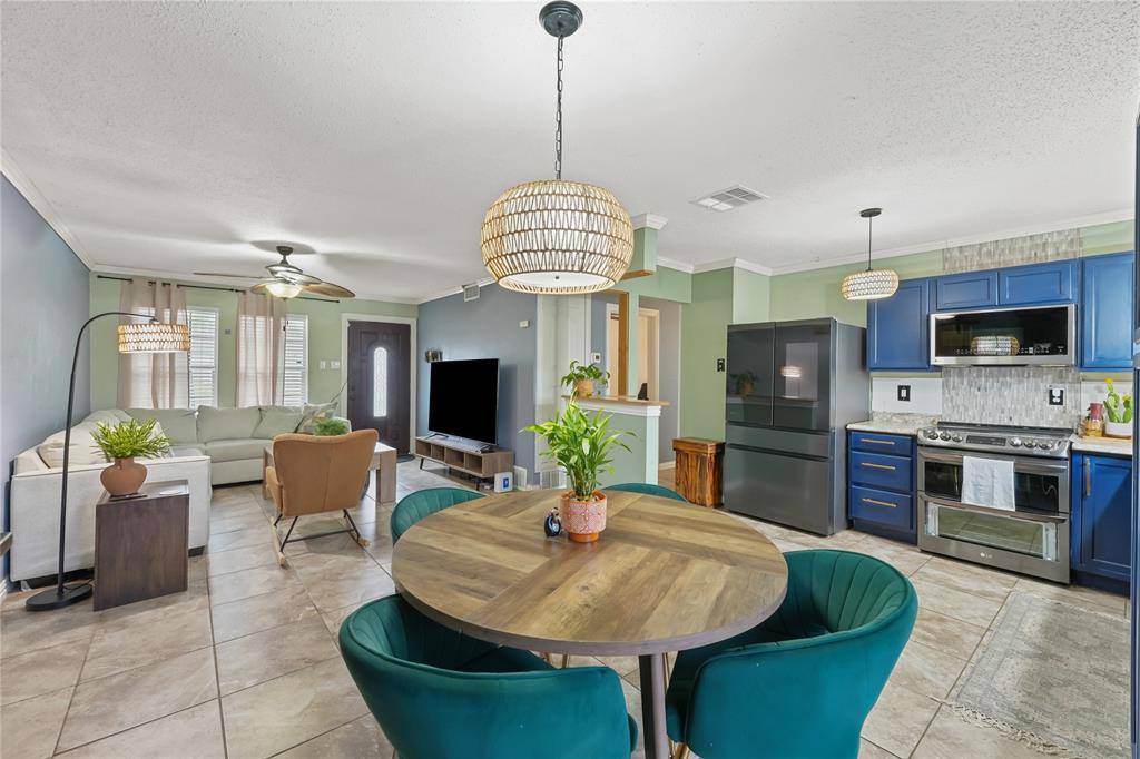 1605 E Lovers Lane, Arlington, TX 76010