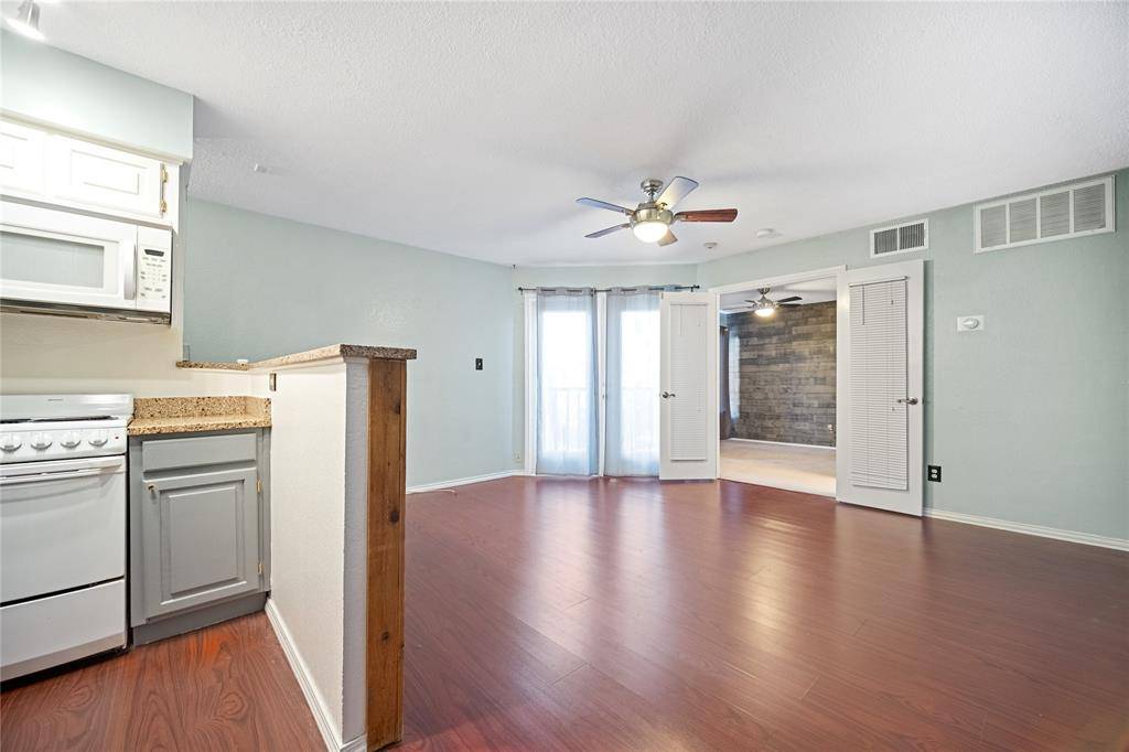 2314 Bamboo Drive #I304, Arlington, TX 76006