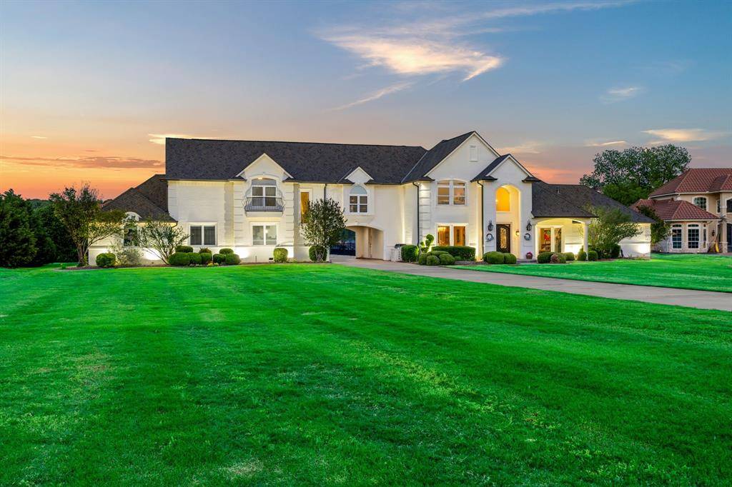 1300 E Scandinavian Court, Granbury, TX 76048