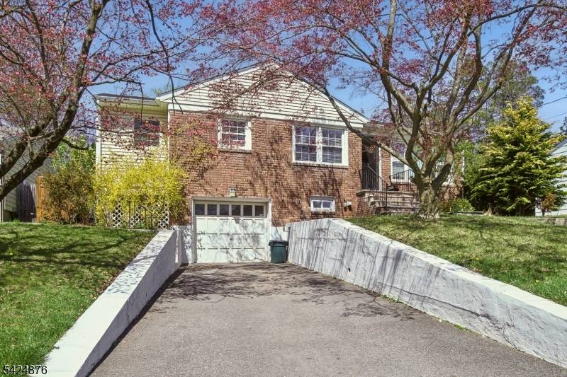 39 Glen Ave, Millburn Twp., NJ 07041