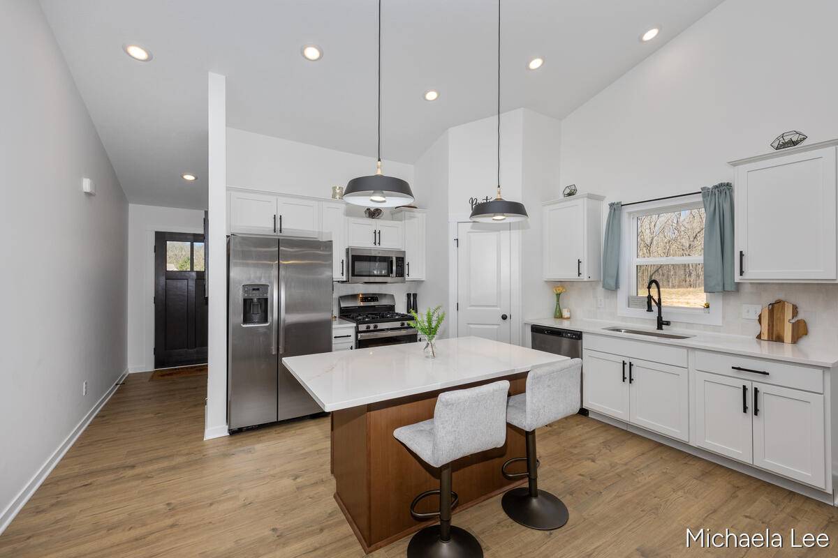 1548 N Village CIR, Oshtemo Twp, MI 49009