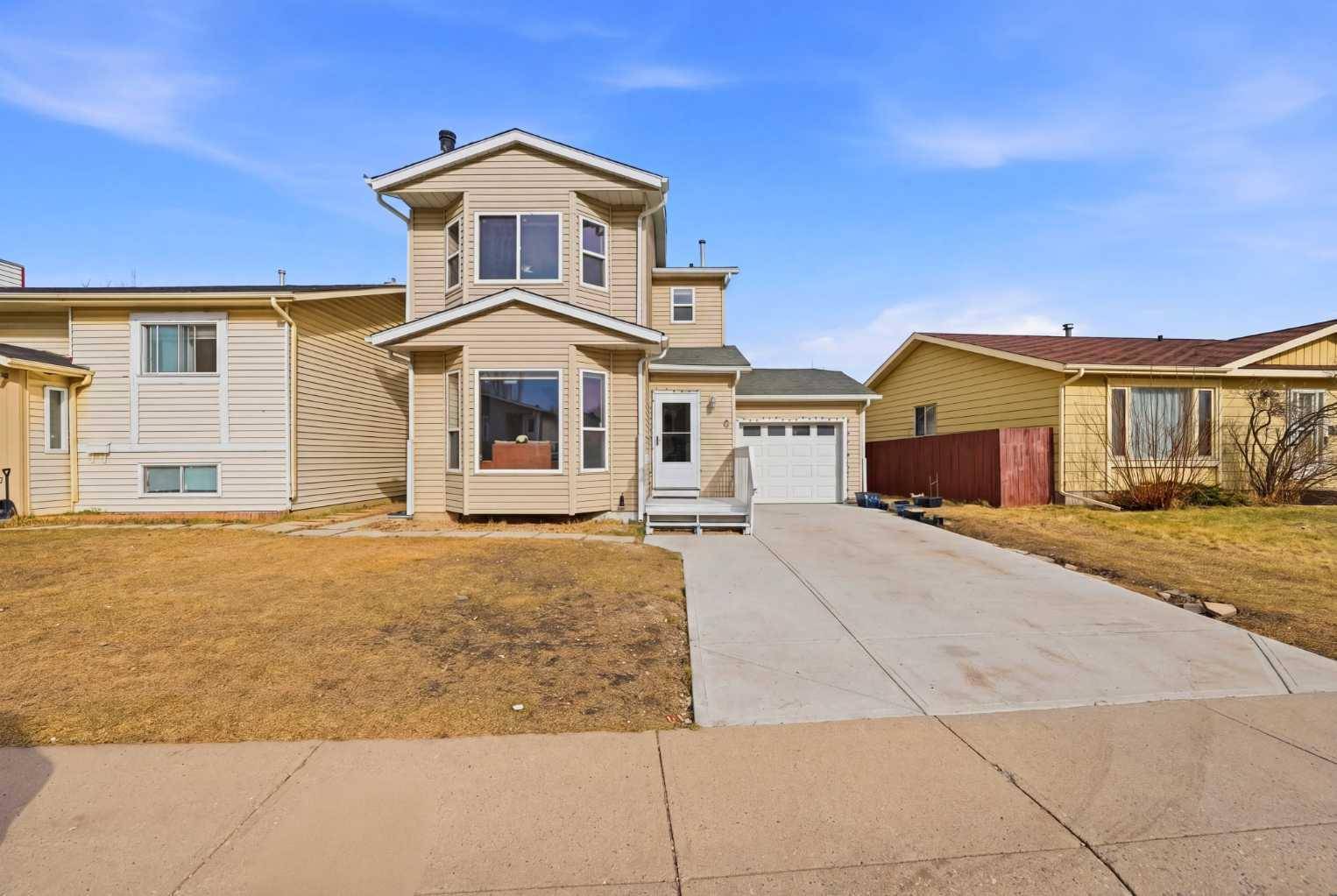 172 Castlebrook RD NE, Calgary, AB T3J 1P1