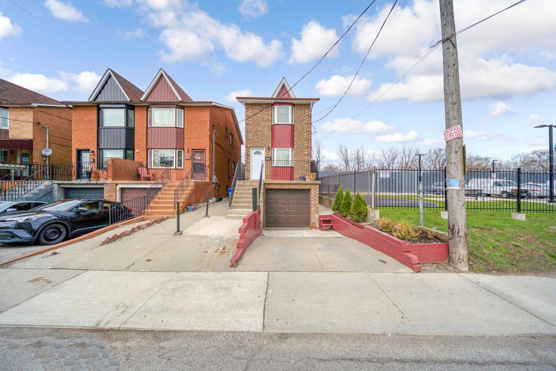 29A South Station ST, Toronto W04, ON M9N 3T8