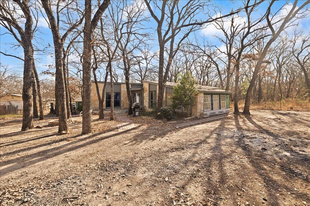 100 Sands Drive, Azle, TX 76020