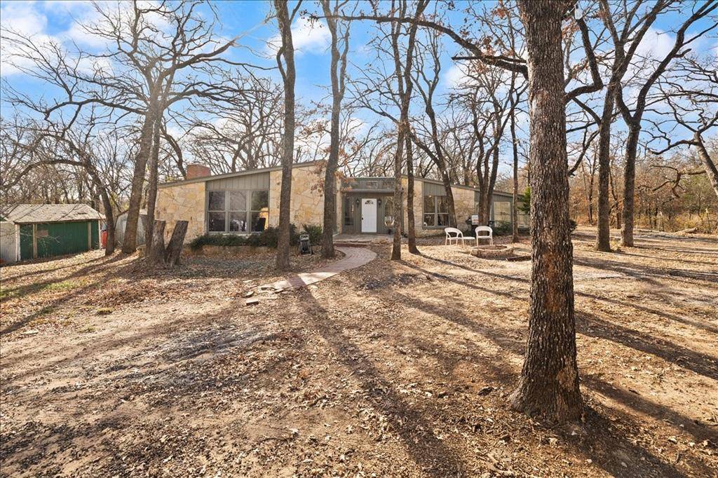 100 Sands Drive, Azle, TX 76020