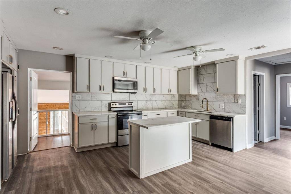 1612 Woodview Drive, Alvarado, TX 76009