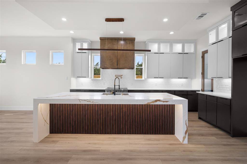 2320 Gooch Street, Dallas, TX 75241