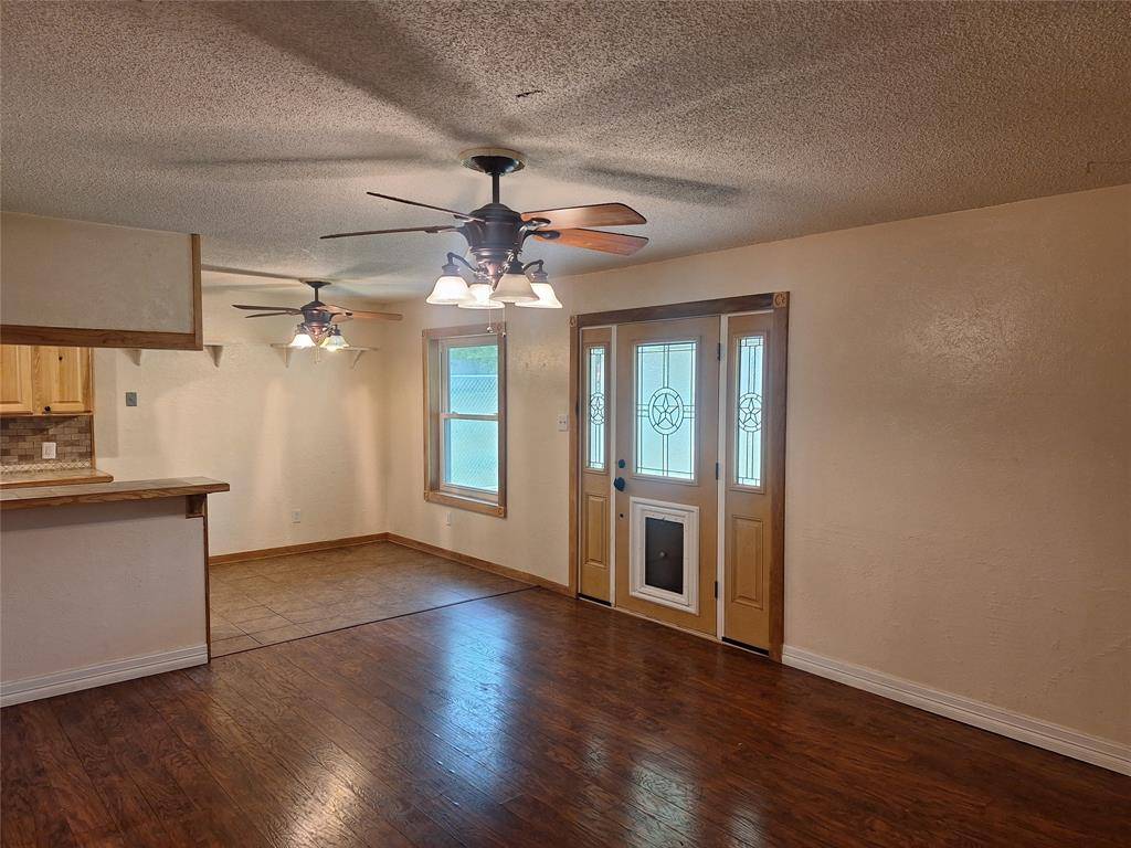 209 Hudson Avenue, Crowley, TX 76036