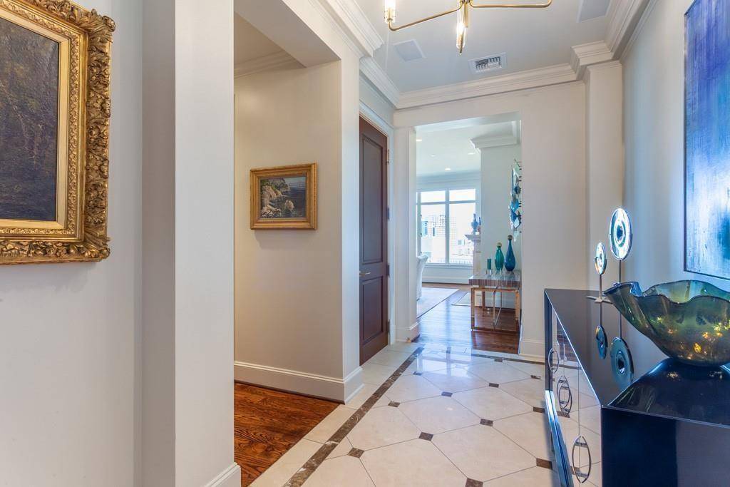 2525 N PEARL Street #1201, Dallas, TX 75201