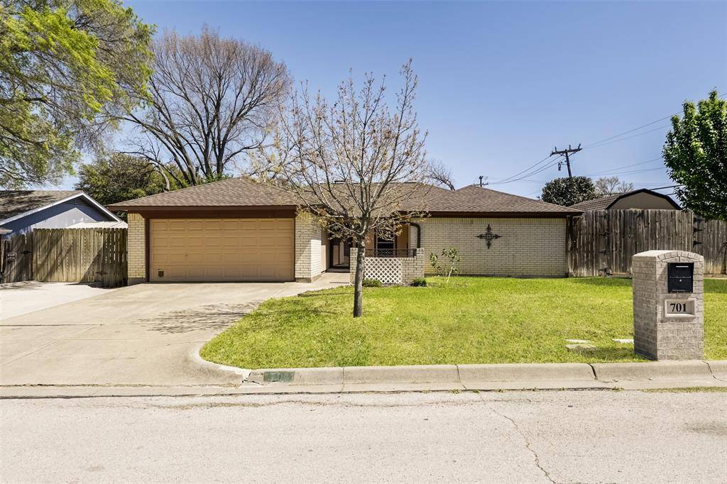 701 Del Mar Lane, Arlington, TX 76012