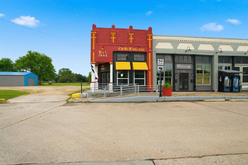 2 S Side Plaza, Ladonia, TX 75449