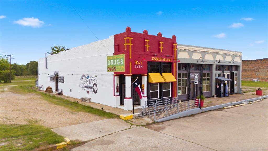 2 S Side Plaza, Ladonia, TX 75449