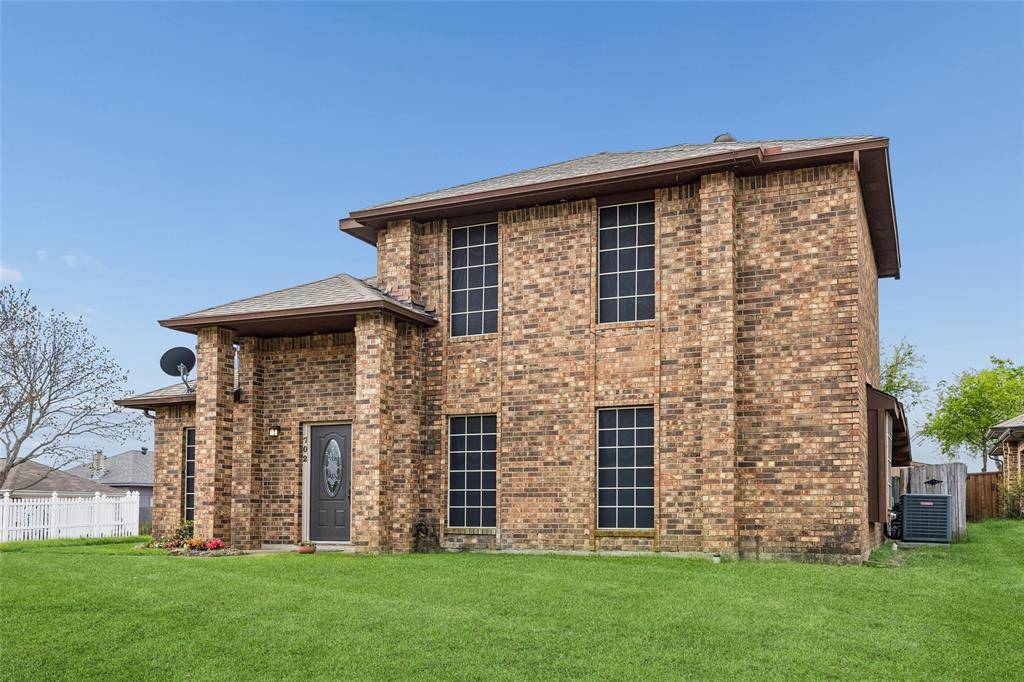 702 Cresent Drive, Desoto, TX 75115
