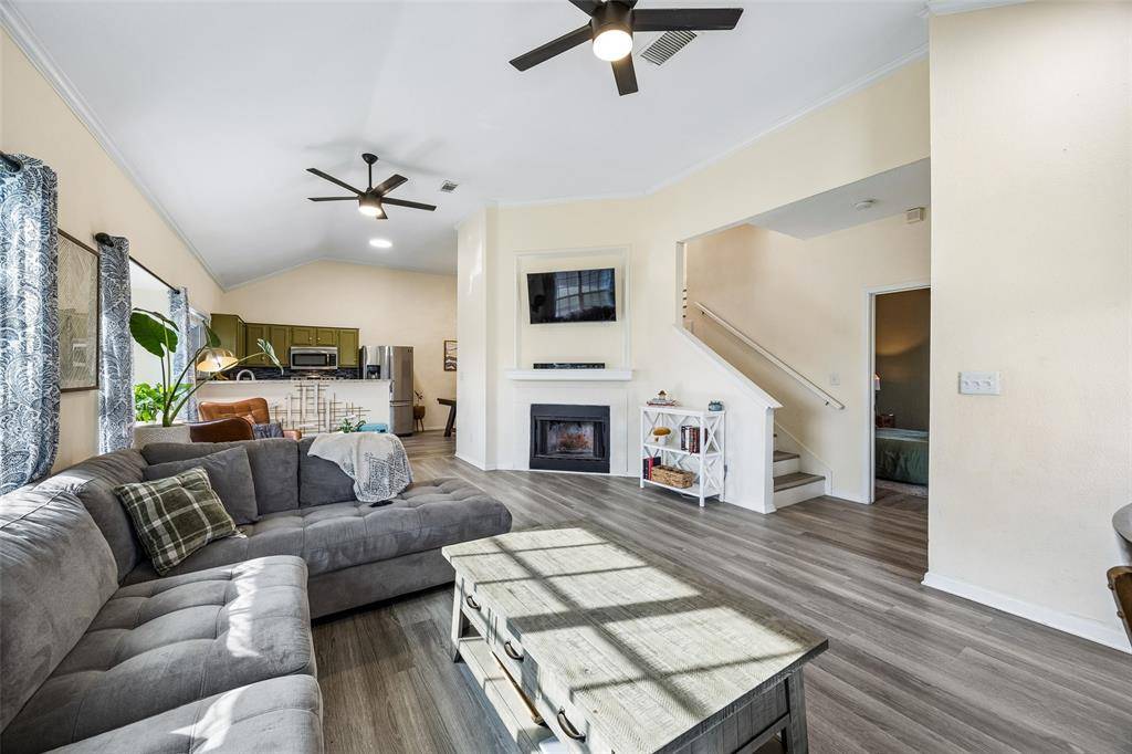 702 Cresent Drive, Desoto, TX 75115