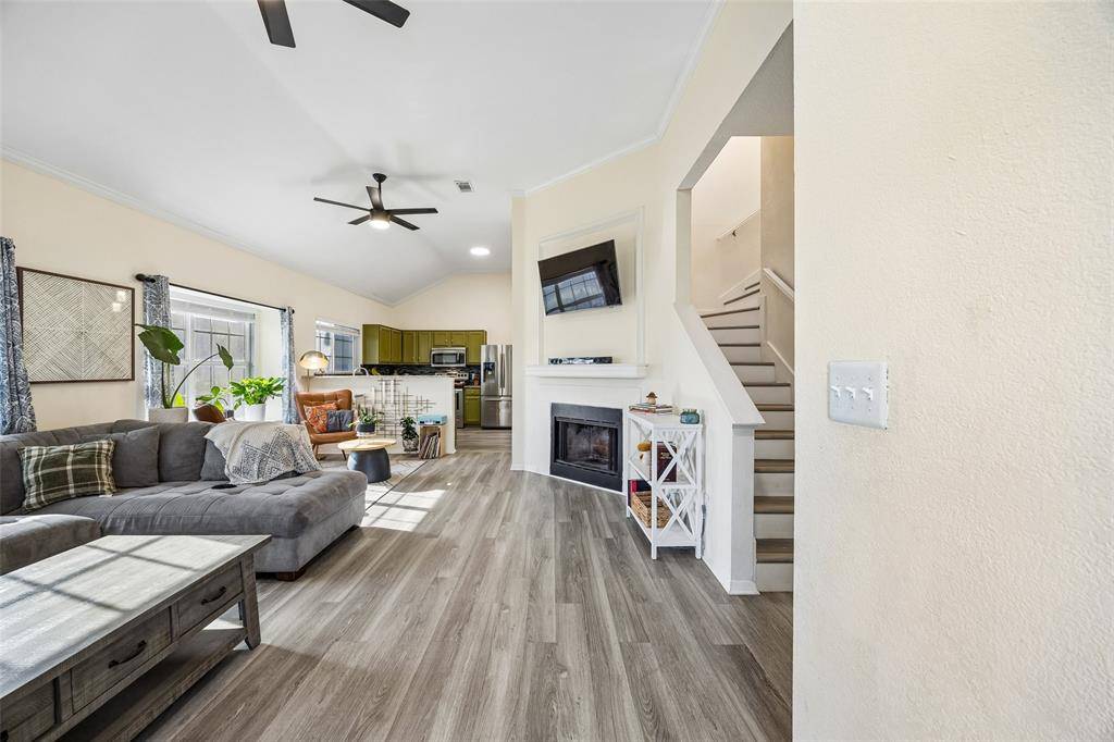 702 Cresent Drive, Desoto, TX 75115