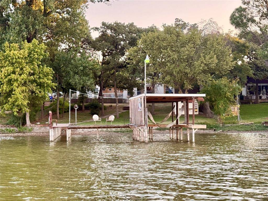 300 Shoreline Drive, Azle, TX 76020