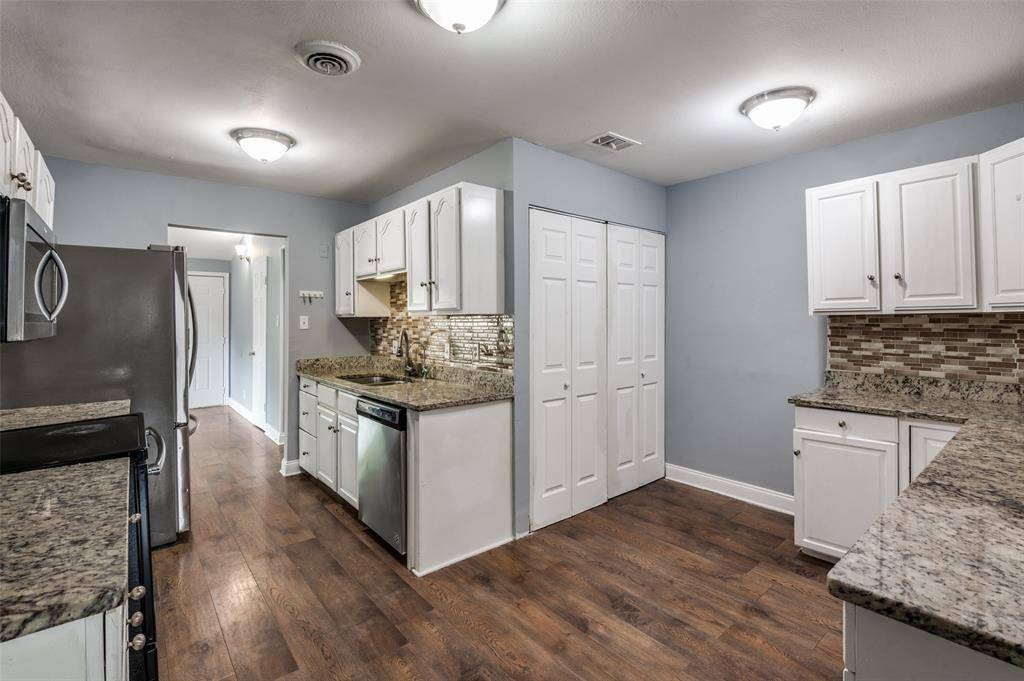 2306 Lakeland Place, Carrollton, TX 75006