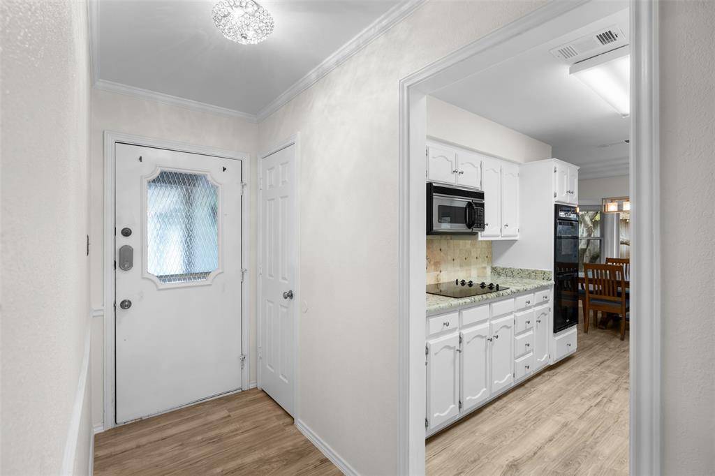 1409 Circle Lane, Bedford, TX 76022