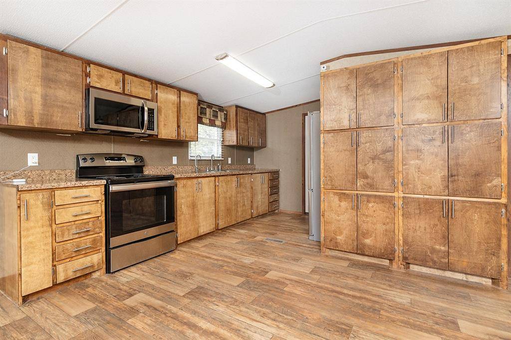 124 Lohn Street, Brady, TX 76825