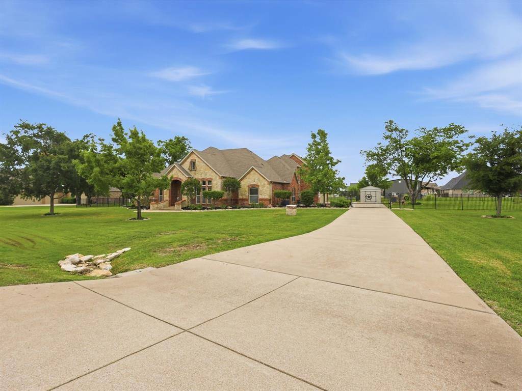 12833 Whisper Willows Drive, Fort Worth, TX 76052