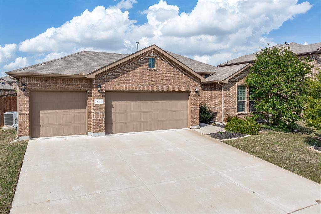 572 Pendennis Drive, Saginaw, TX 76131