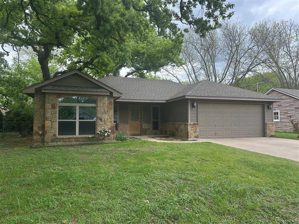 212 W 1st Street, Weatherford, TX 76086