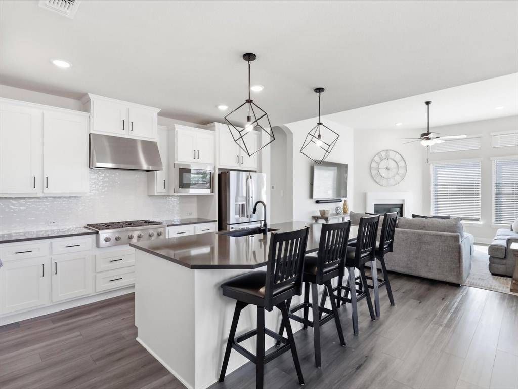 603 Crystal View Drive, Mansfield, TX 76063