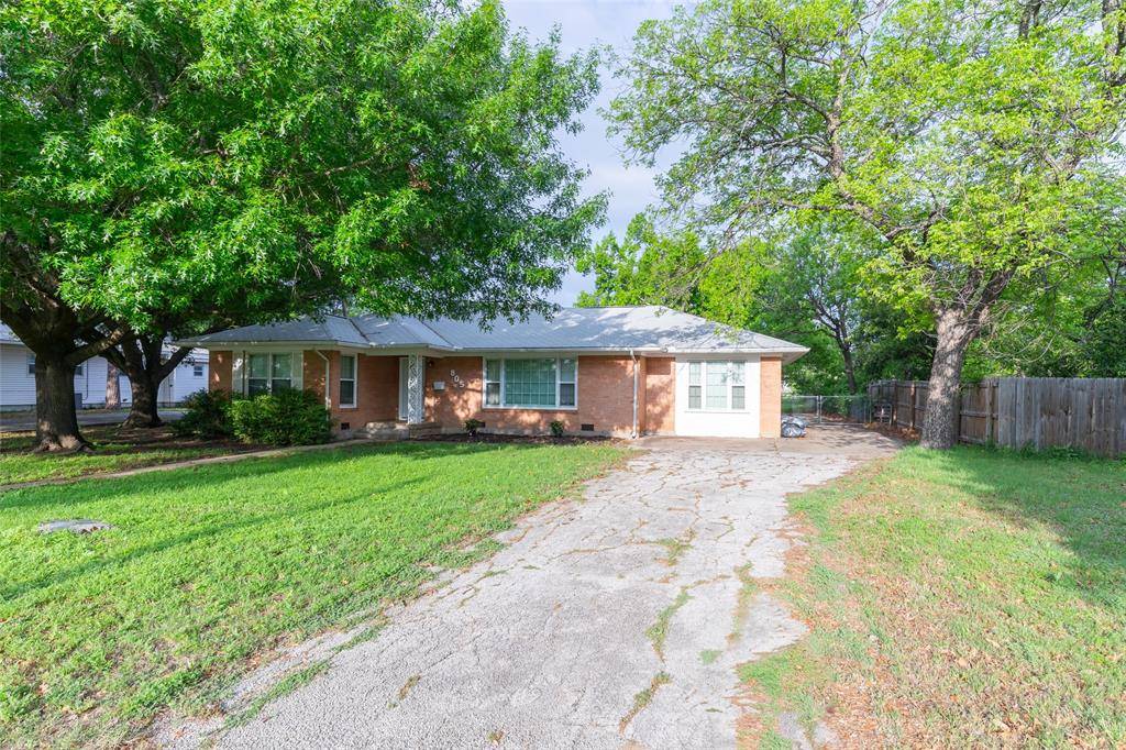 805 S Seaman Street, Eastland, TX 76448