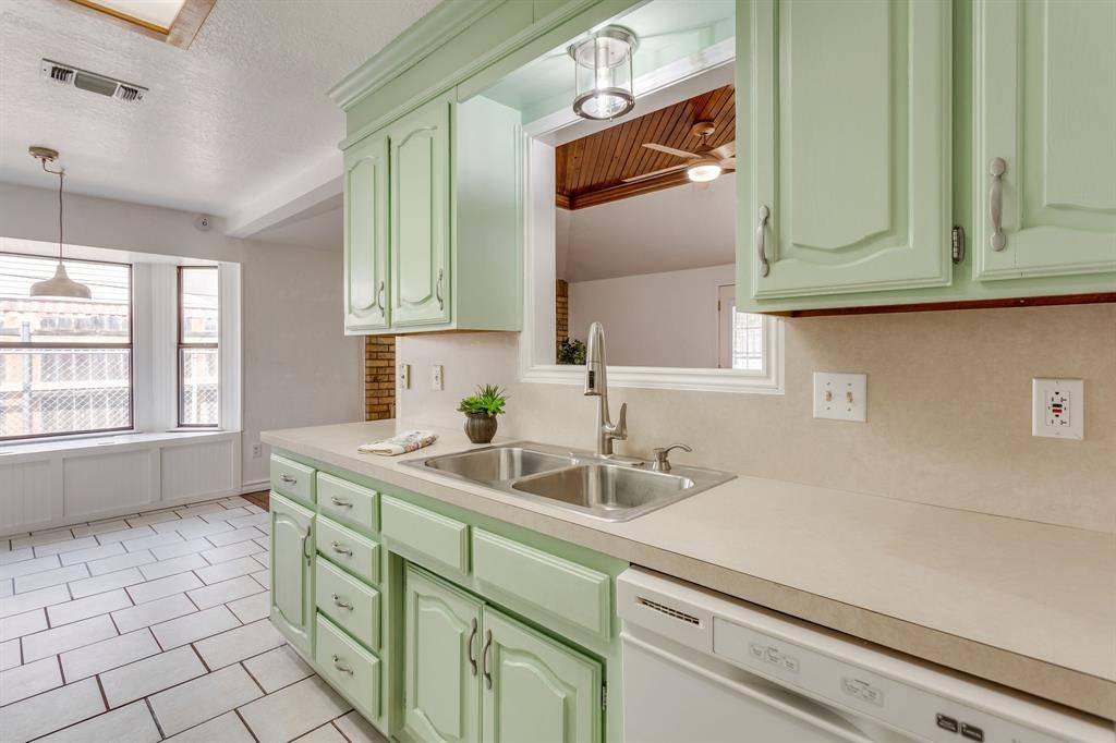 706 Holly Hill Road, Mineral Wells, TX 76067