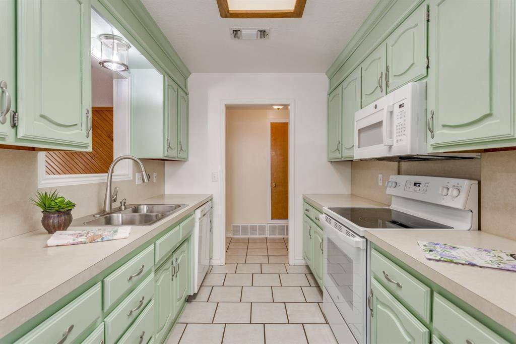 706 Holly Hill Road, Mineral Wells, TX 76067