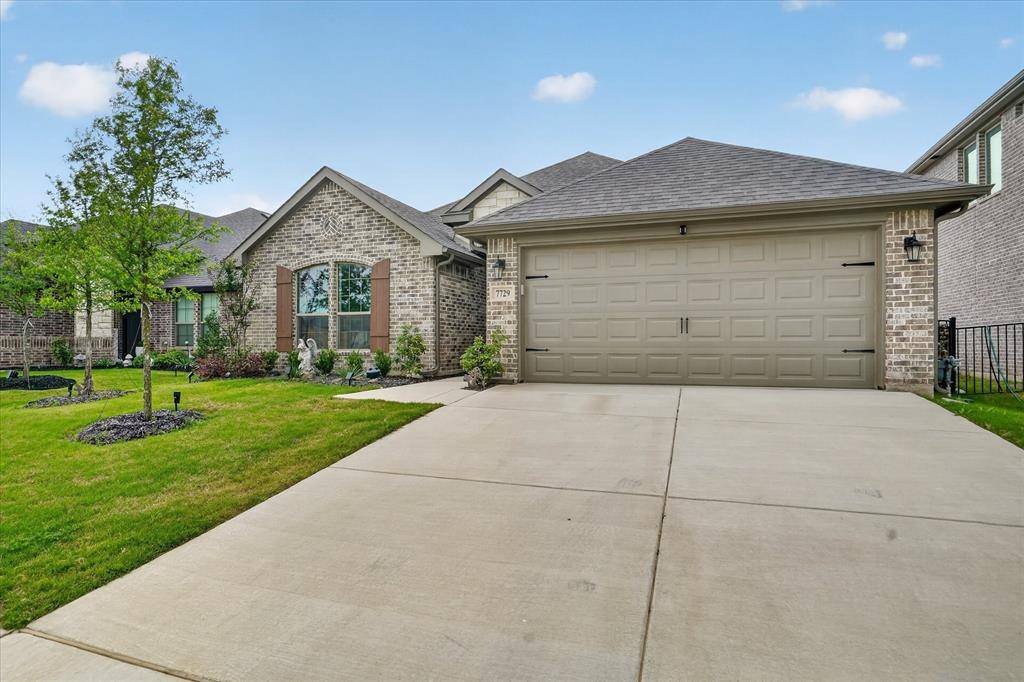 7729 Gatevine Avenue, Joshua, TX 76058
