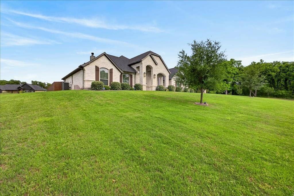 455 Christian Way, Azle, TX 76020