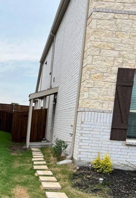 1033 Rosebay Drive, Justin, TX 76247