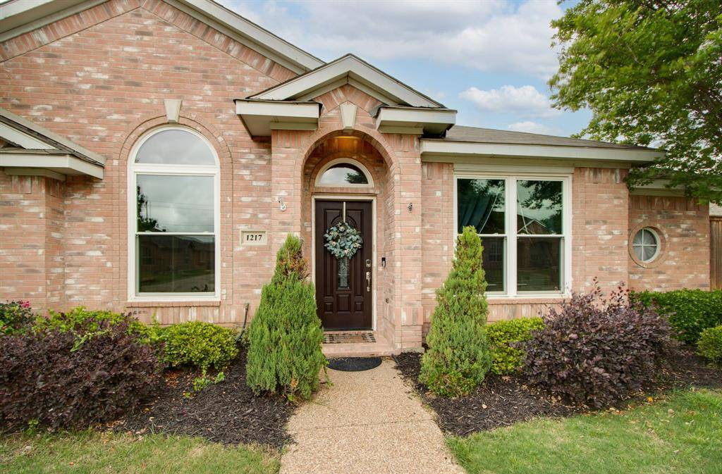 1217 Shady Elm Lane, Lewisville, TX 75067
