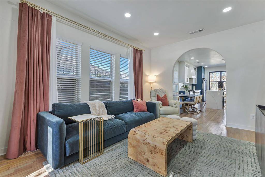 302 S Saint Mary Avenue, Dallas, TX 75214