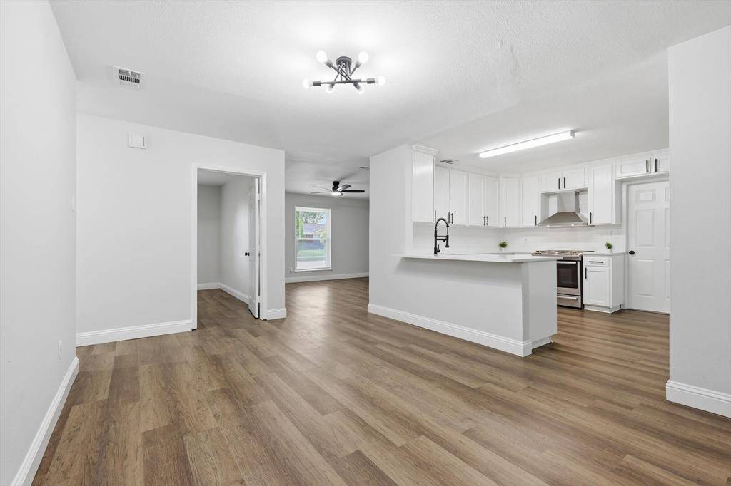 306 Baron Place, Grand Prairie, TX 75051