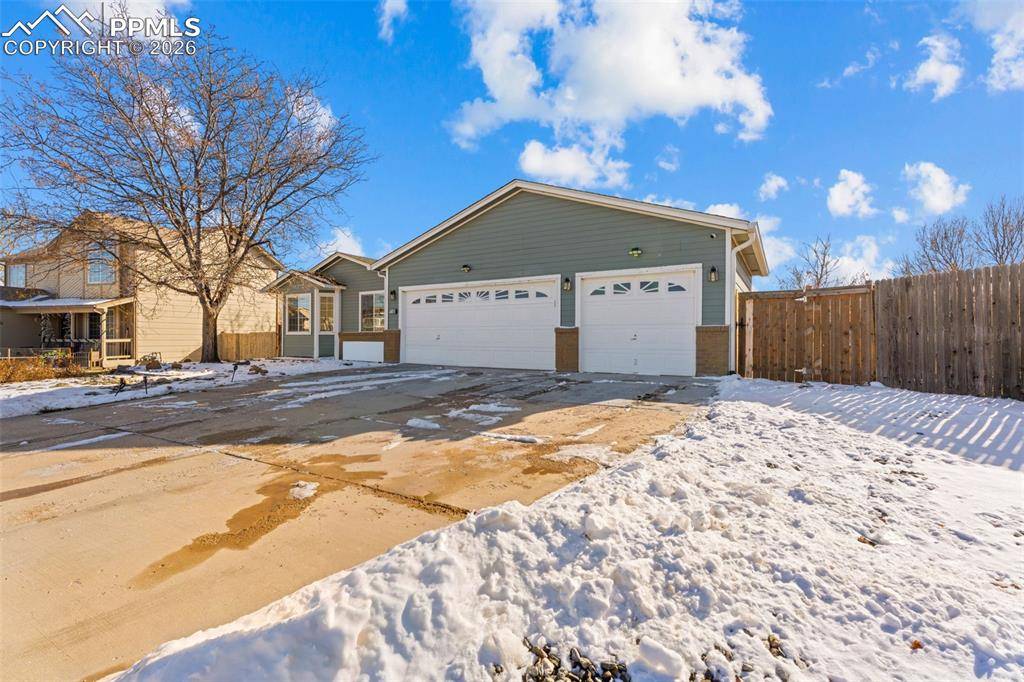 7152 Cliffrose DR, Colorado Springs, CO 80925