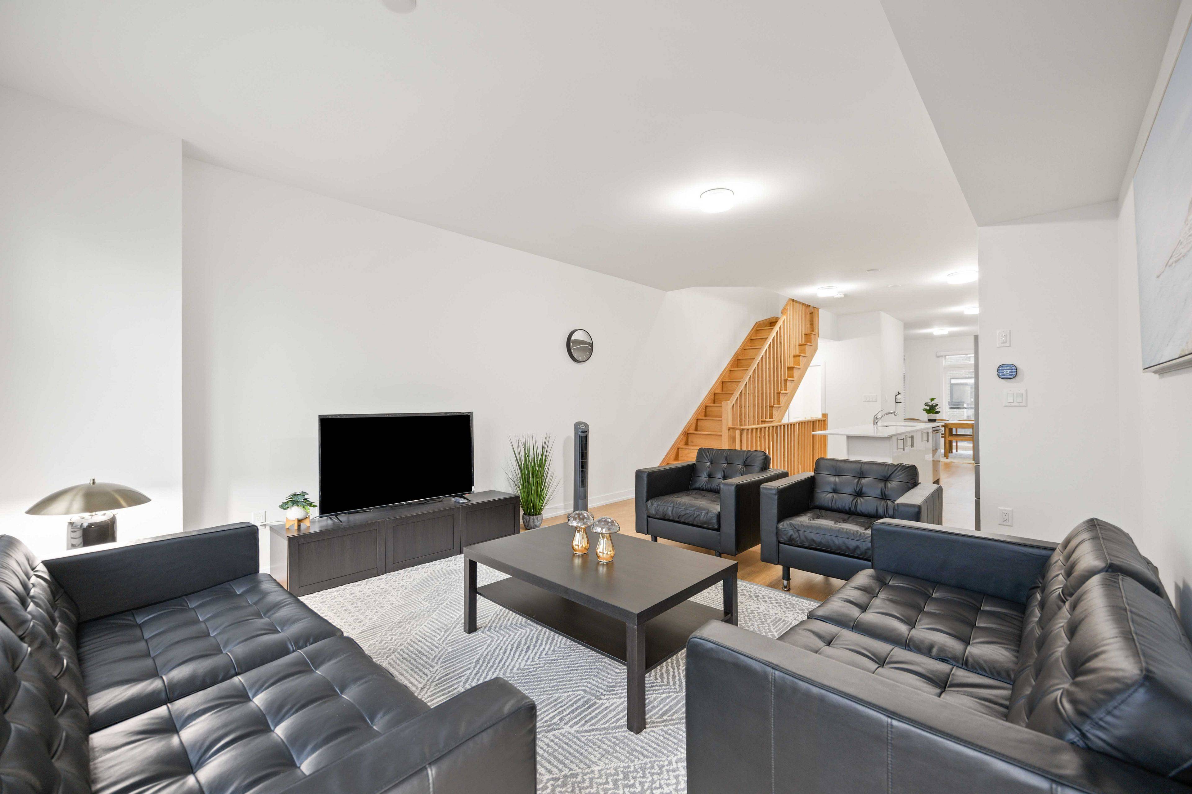 1557 Midland AVE, Toronto E09, ON M1P 0G3