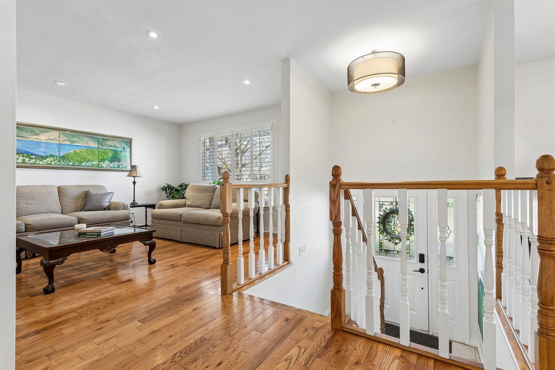 1326 Roxborough CRES, Burlington, ON L7M 1W9