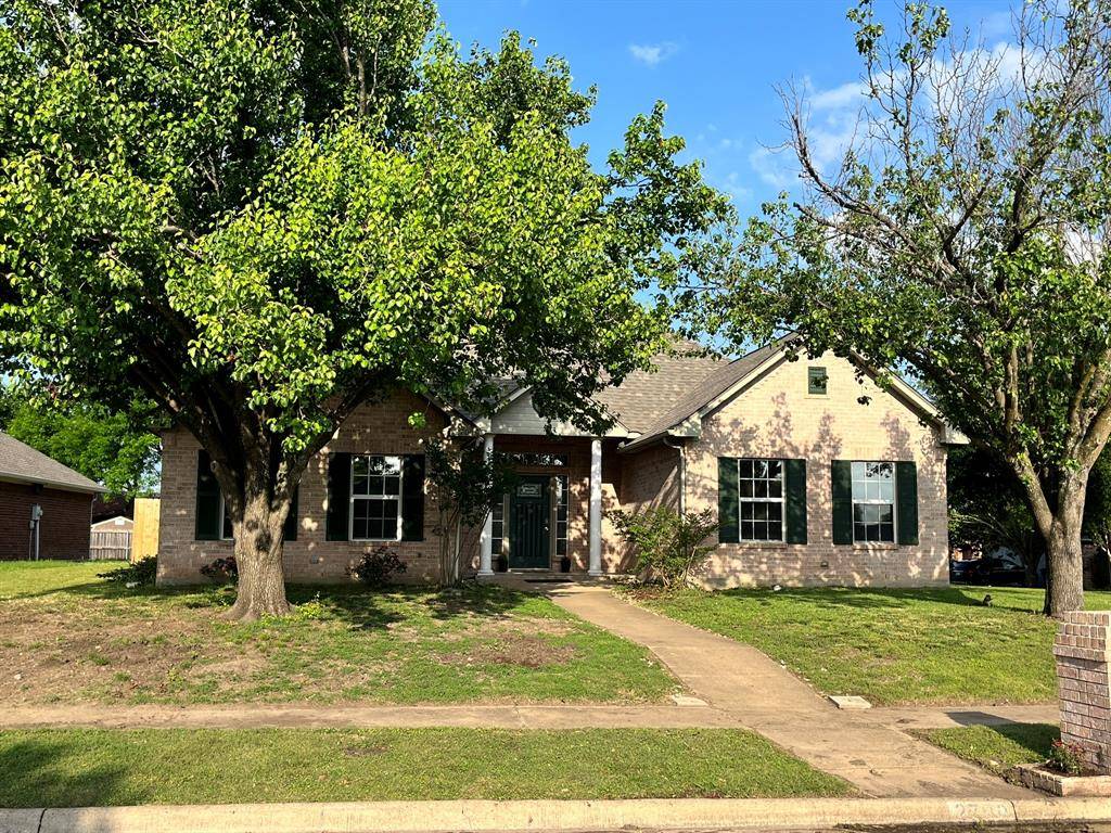 2700 Boyd Street, Ennis, TX 75119